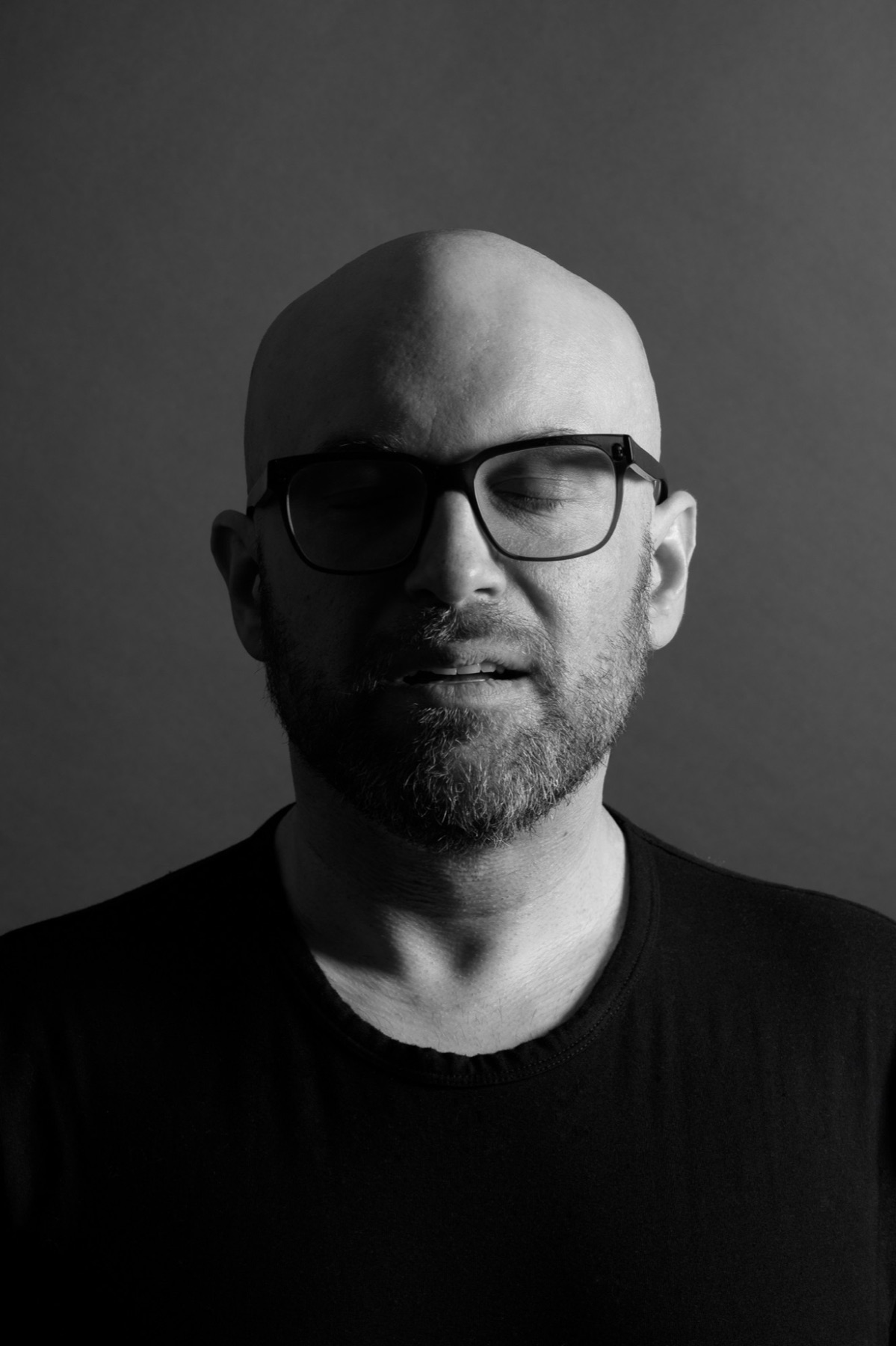 Peter Paul Beck beim Sprechen, Schwarzweiß